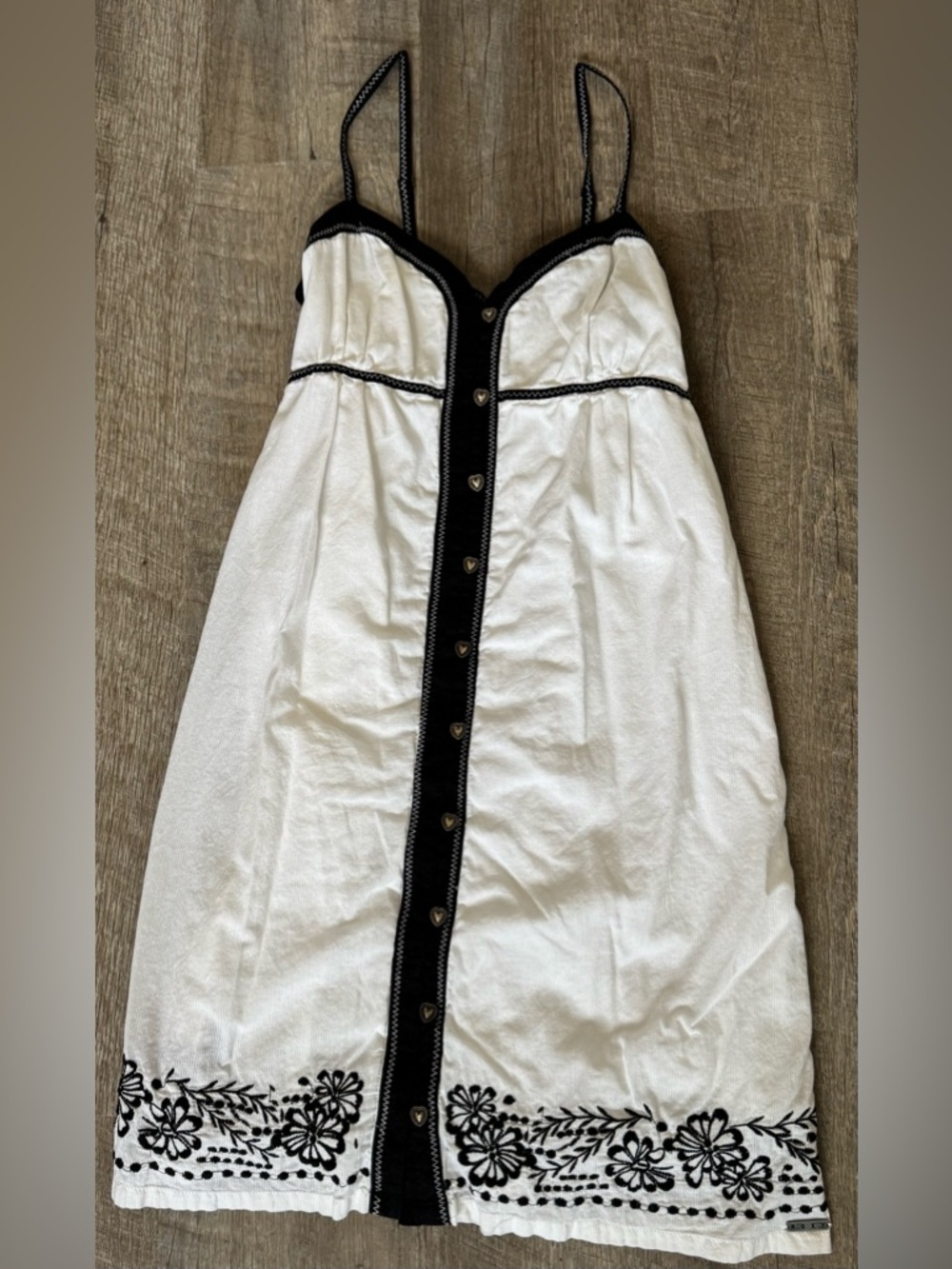 Roxy Vintage Heart Button Mini Dress, Black Trim, embroidered Floral Hem, M